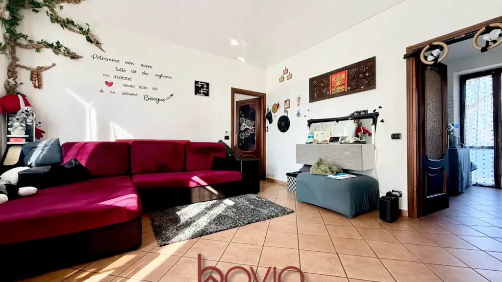 Living Room - Quadrilocale with Private Courtyard in Regio Parco, Turin