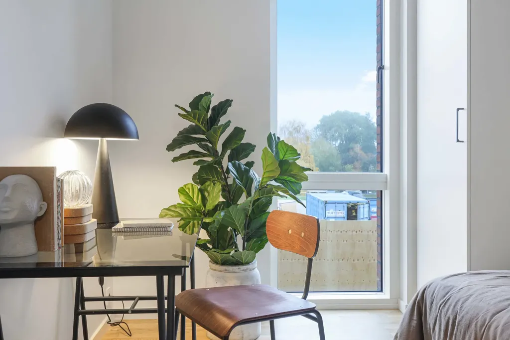 Bureau - 4-Bed Apartment with Private Terrace in Brøndby