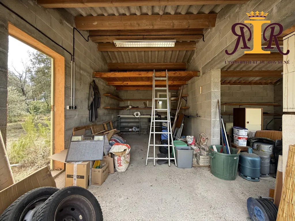Garage - Maison de Plain-Pied avec Jardin à Mirabeau