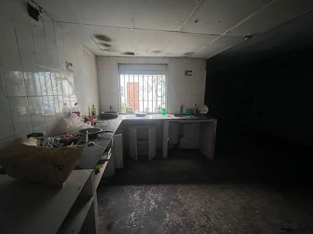 Cuisine - Demolition Plot with Two Facades in Córdoba