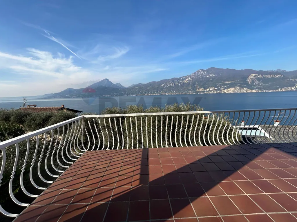 Terrazza - Villa with Panoramic Lake View in Brenzone