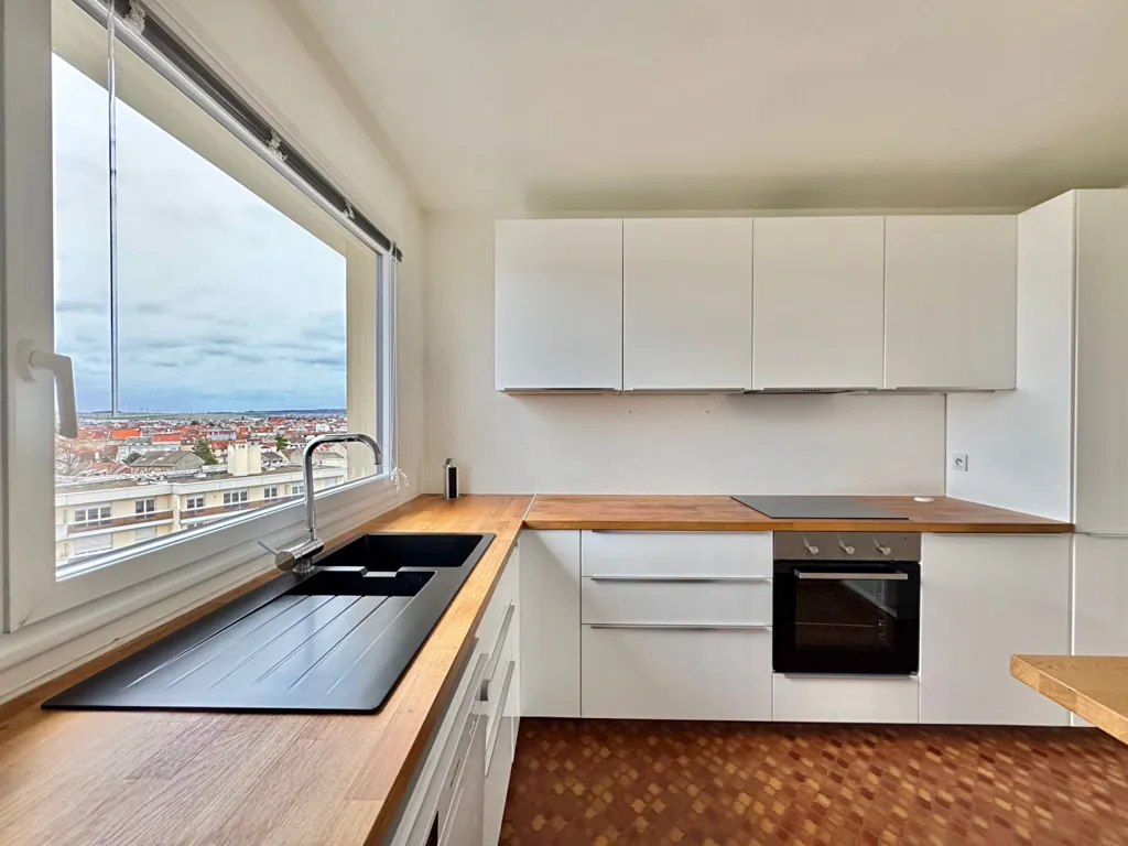 Kitchen - Bright 3-Bedroom Apartment with Balcony in Saint Marceaux