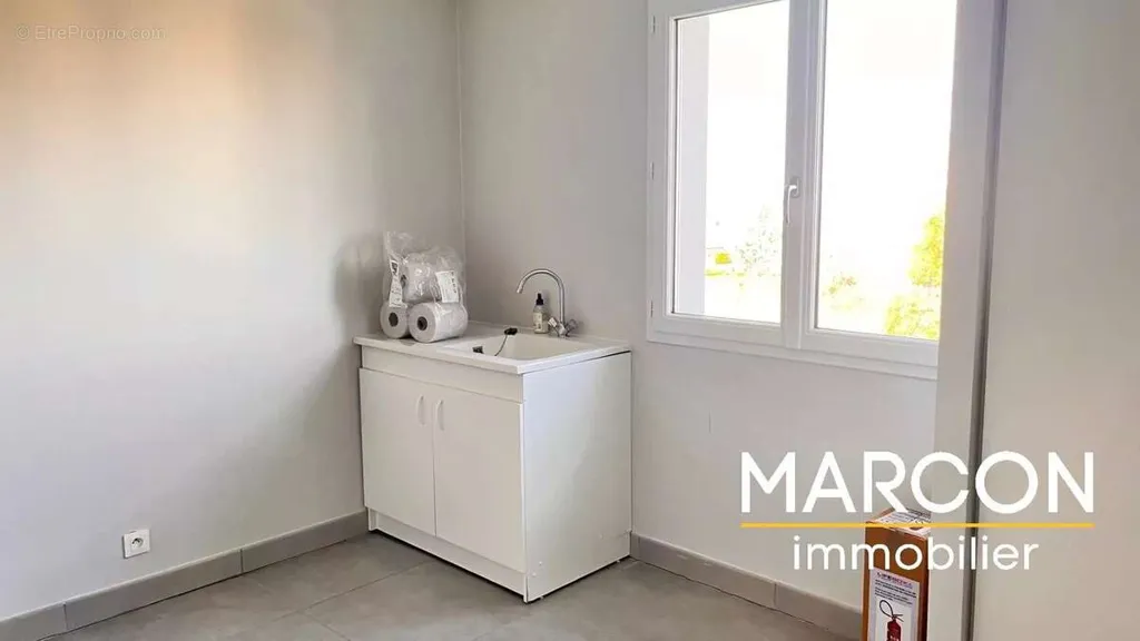 Pesuköök - Professional Flat with Parking in Guéret