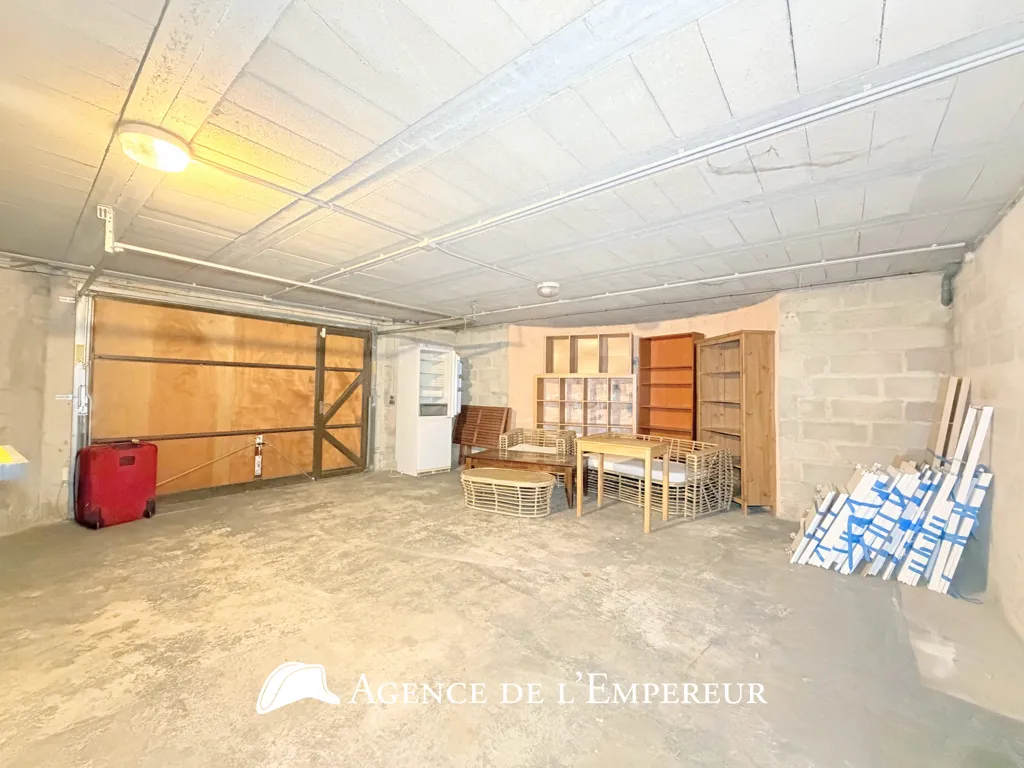 Garage - Maison 7 Pièces avec Jardin à Rueil Malmaison