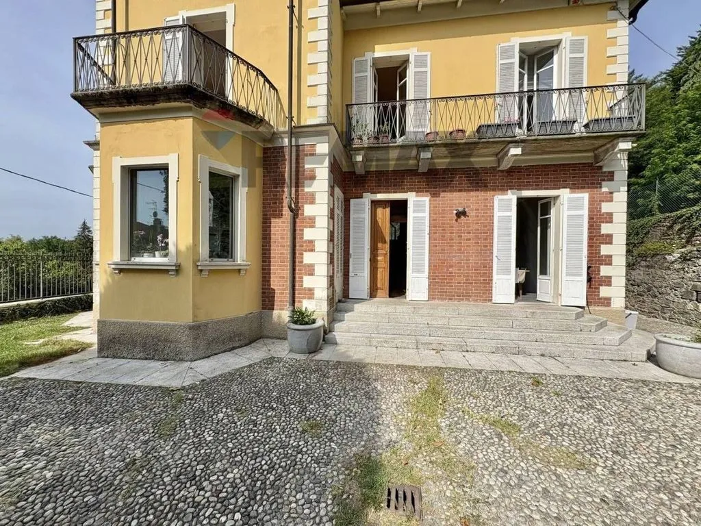 Außenansicht - Historic Villa with Private Garden in Mergozzo