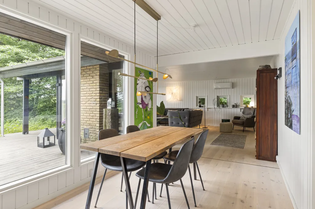 Sala da pranzo - Modernised Holiday Home with Lake View in Dons
