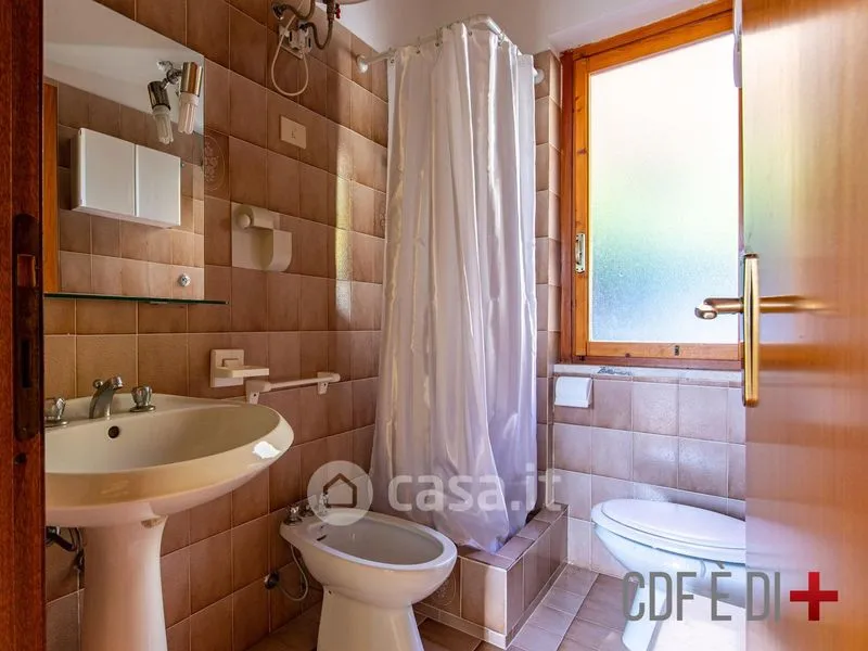 Baños - Terraced Villa with Lake View in Rocca Sinibalda