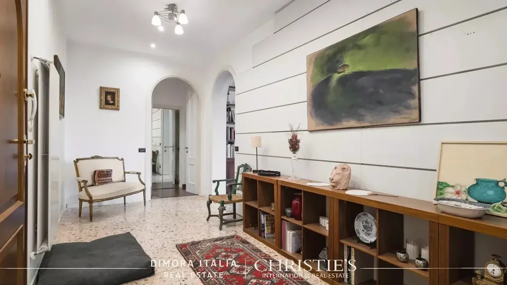 9-room apartment in IT