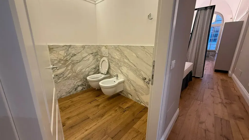 Salles de bain - Restored Studio in Historic Building, Florence
