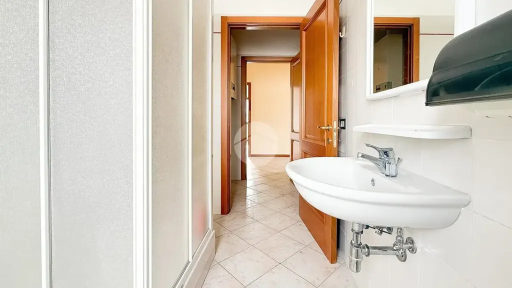 Salles de bain - Apartment with Parking in L'Aquila
