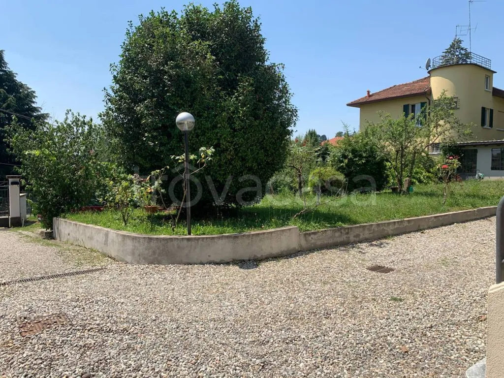 Exterior - Modernised Trilocale with Private Garden in Varese