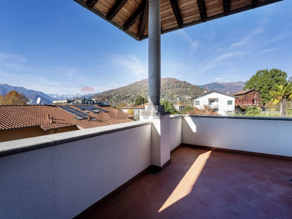 Terrasse - Modern Penthouse with Lake View in Verbania