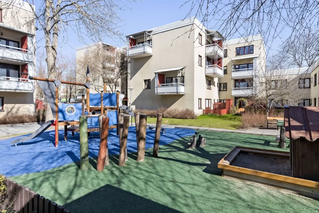 Aed - Apartment with Balcony in Kista