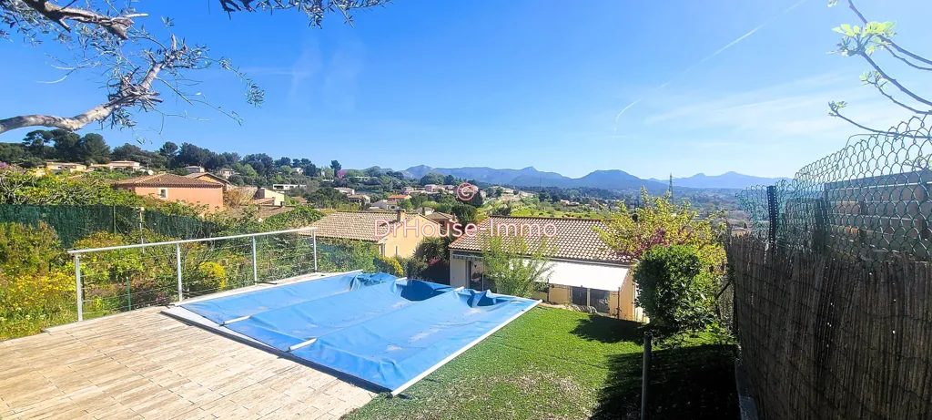 Piscine - Maison avec Piscine et Vue Dégagée à Marseille-11e
