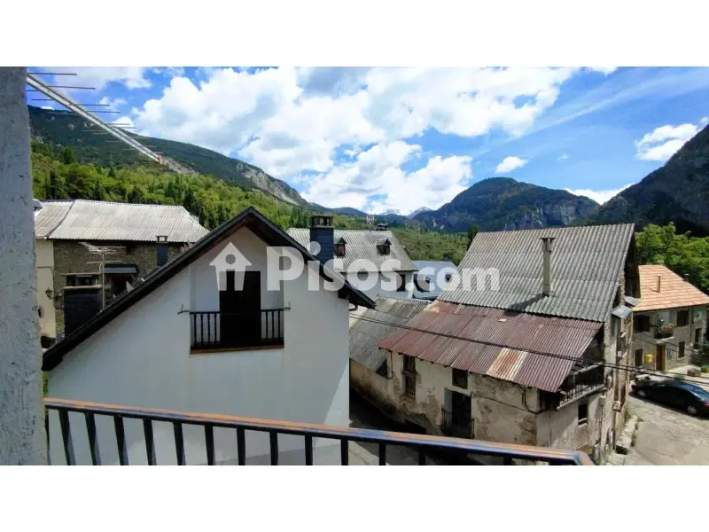 Rõdu - Spacious House with Mountain Views in Sin