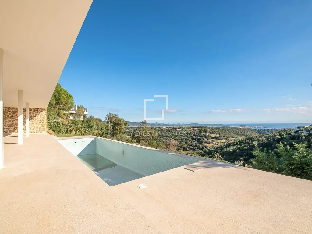 Piscine - Newly Built Villa with Sea Views in Platja d'Aro