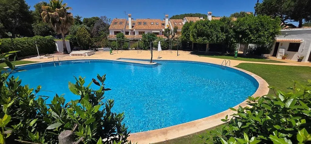 Bassein - Semi-Detached House with Pool in Rocafort