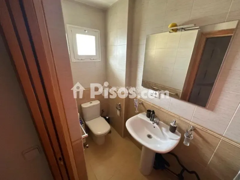 Bathrooms - Twin-Storey House with Private Garage in Mengíbar