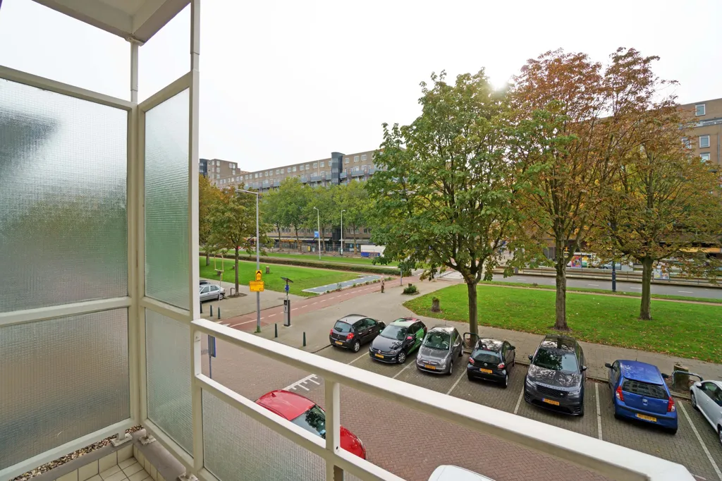 Rõdu - 3-Bedroom Gallery Flat with Balcony in Rotterdam Centre