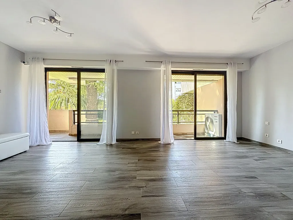 Séjour - Appartement 4 Pièces avec Terrasse au Cœur de Cimiez
