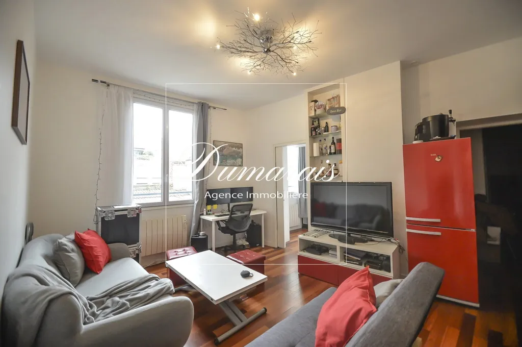 Séjour - Appartement 2/3 Pièces avec Vue Dégagée au Marais