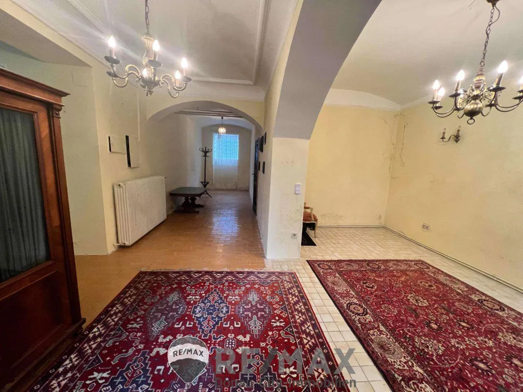 Entrée - Gründerzeit Villa with Development Potential in Vienna