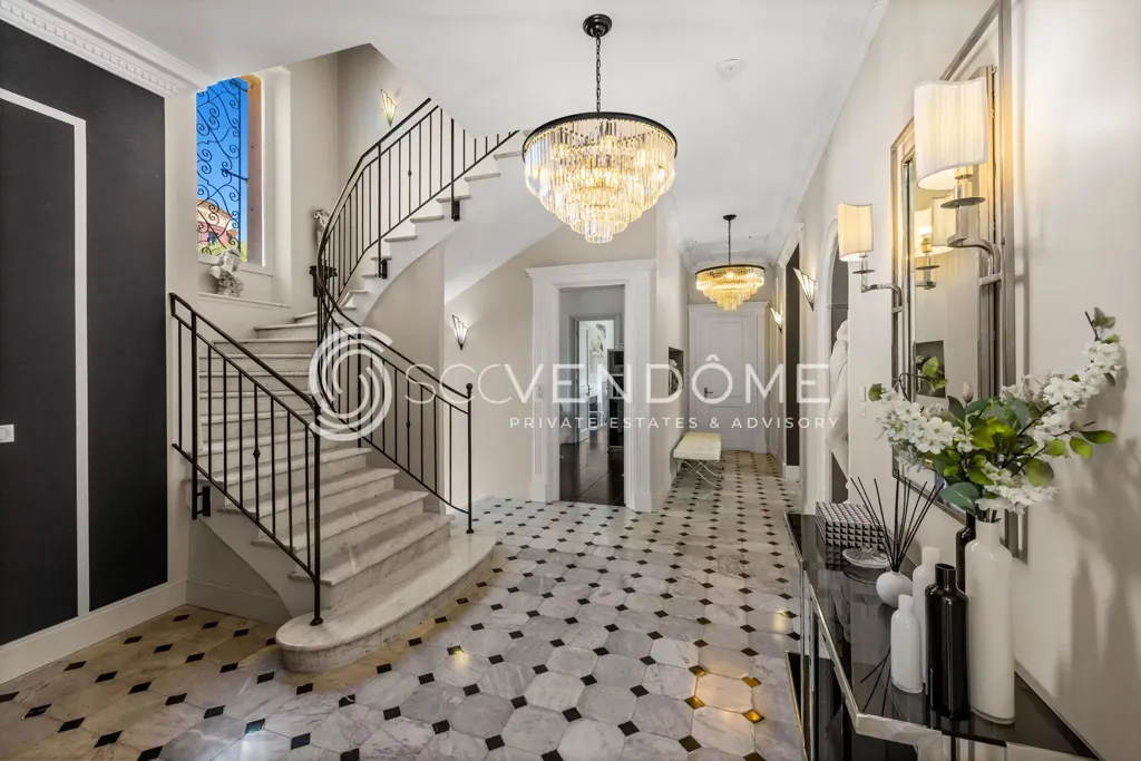 Entrée - Mansion Belle Époque avec Piscine à Cannes