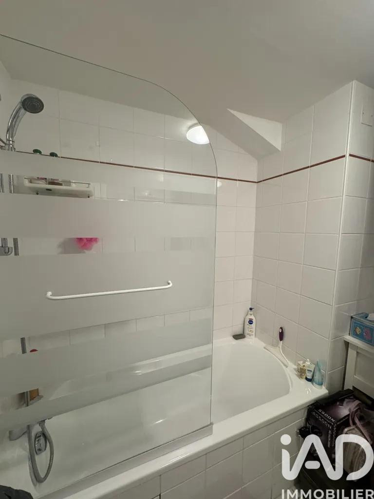 Salles de bain - Appartement Rez-de-Chaussée avec Terrasse à Proximité des Commerces