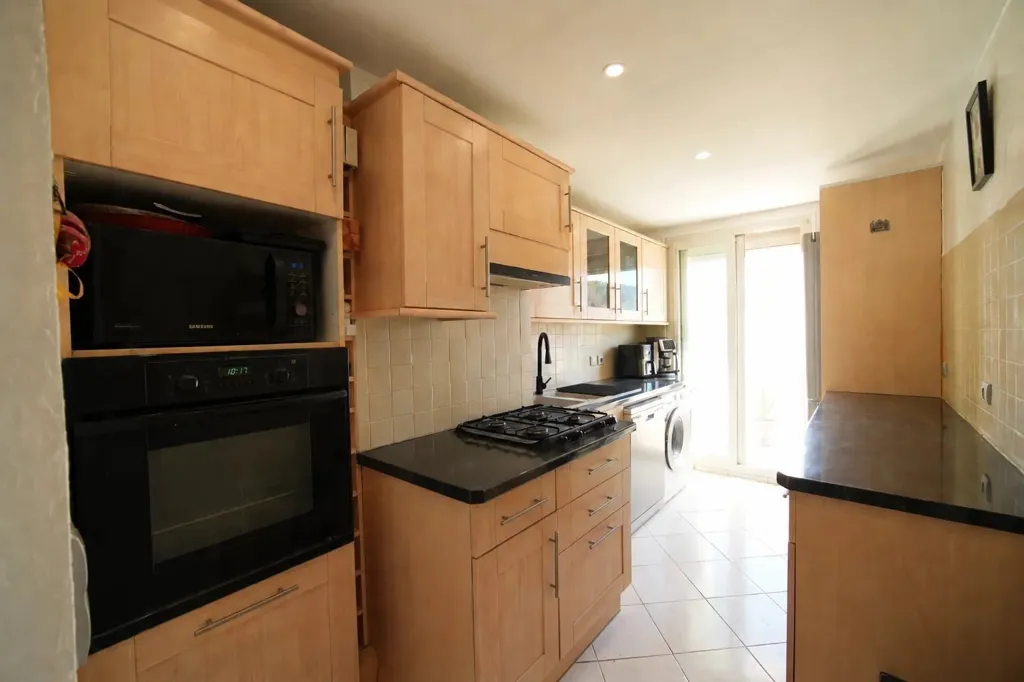 Köök - Apartment with Sea and Mountain Views in Provence