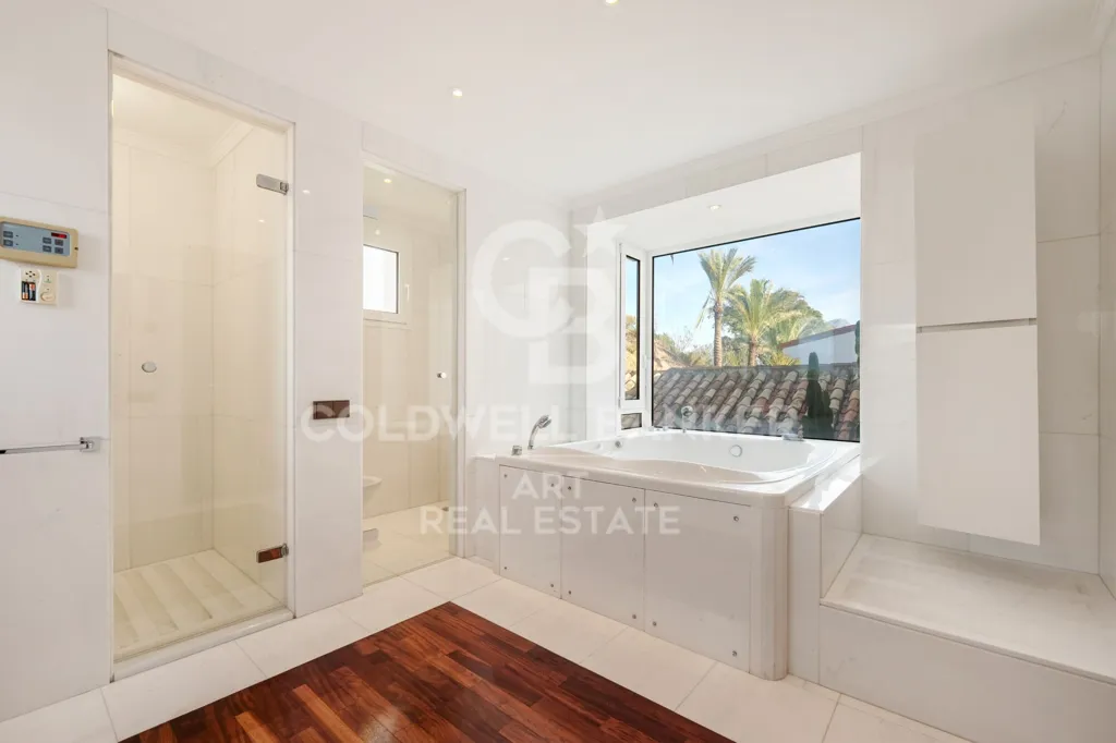 Vannitoad - Contemporary Mediterranean Villa with Panoramic Views in Benahavís
