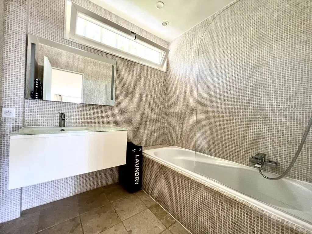 Salles de bain - Villa Luxueuse avec Barbecue à Juan-Les-Pins