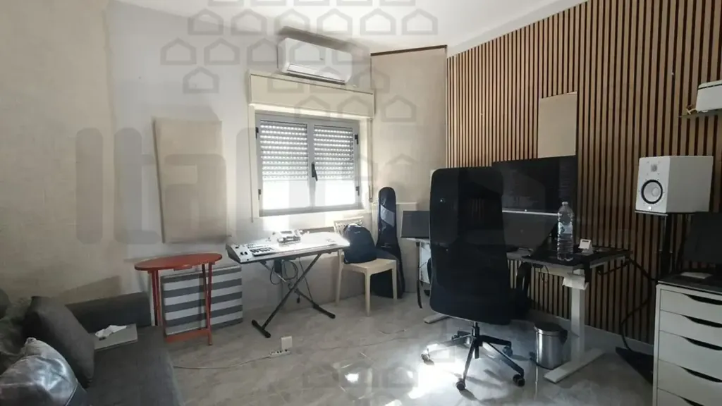 Bureau - Panoramic Apartment with Balcony in Messina