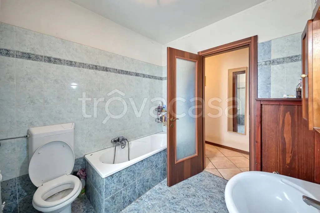 Salles de bain - Trilocale with Balcony in Central Trieste