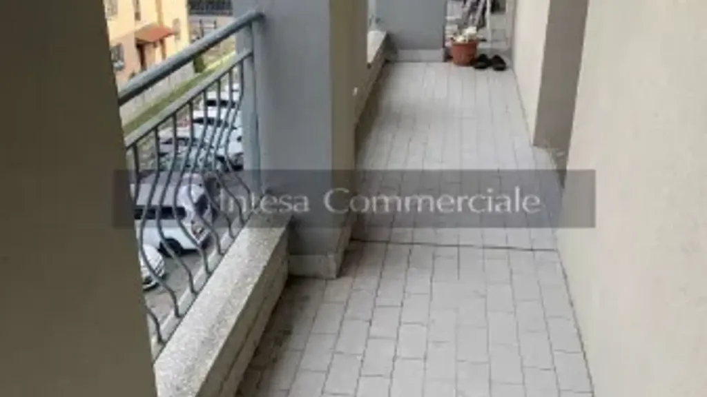 Rõdu - Bright Bilocale with Balcony in Brescia