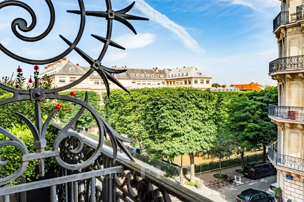 Rõdu - 3-Bed Apartment with Balcony in Paris 6th