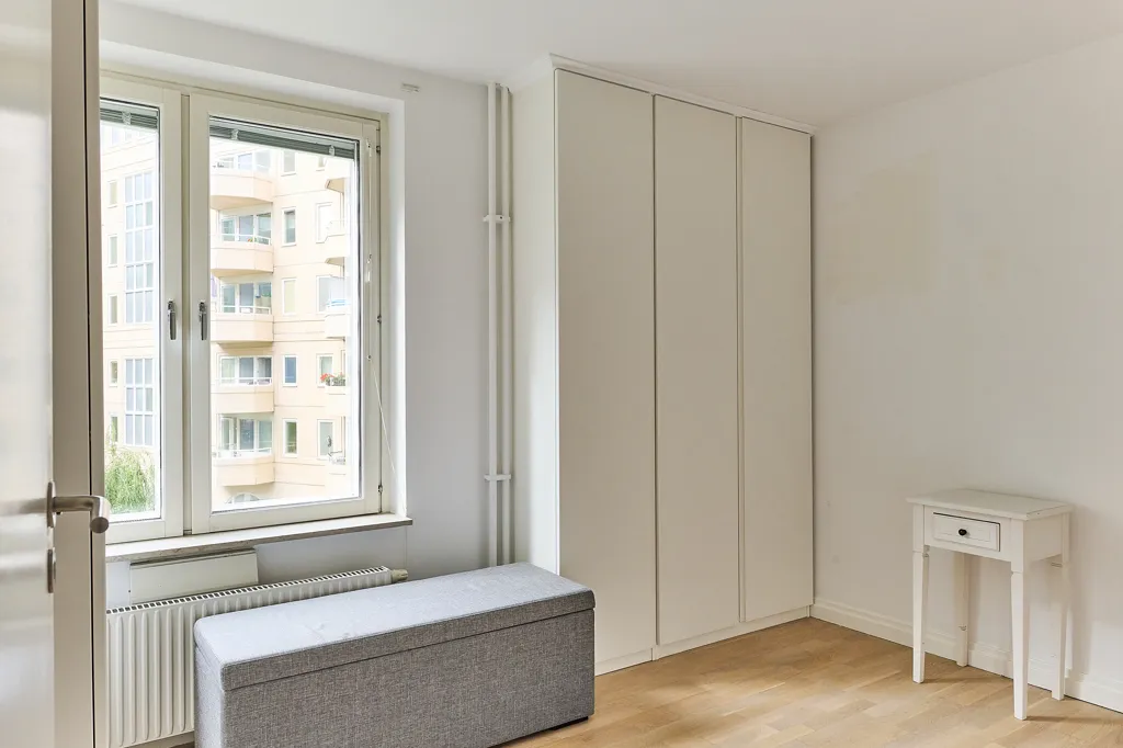 Magamistoad - Spacious 4-Bedroom Flat with Corner Location in Södermalm