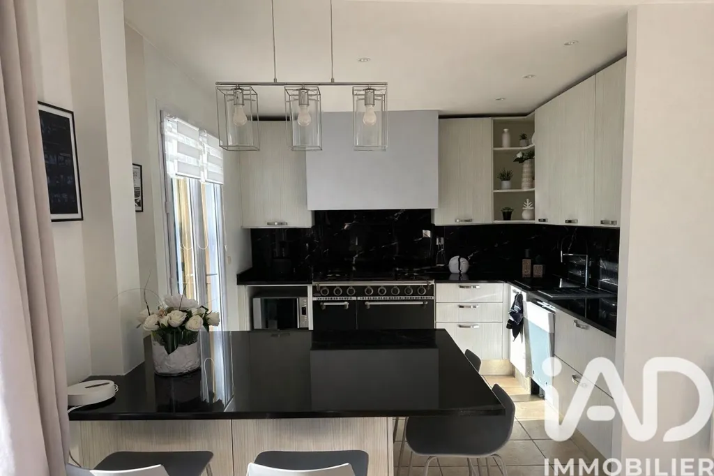 Kitchen - Traditional House with Pool in Pégomas