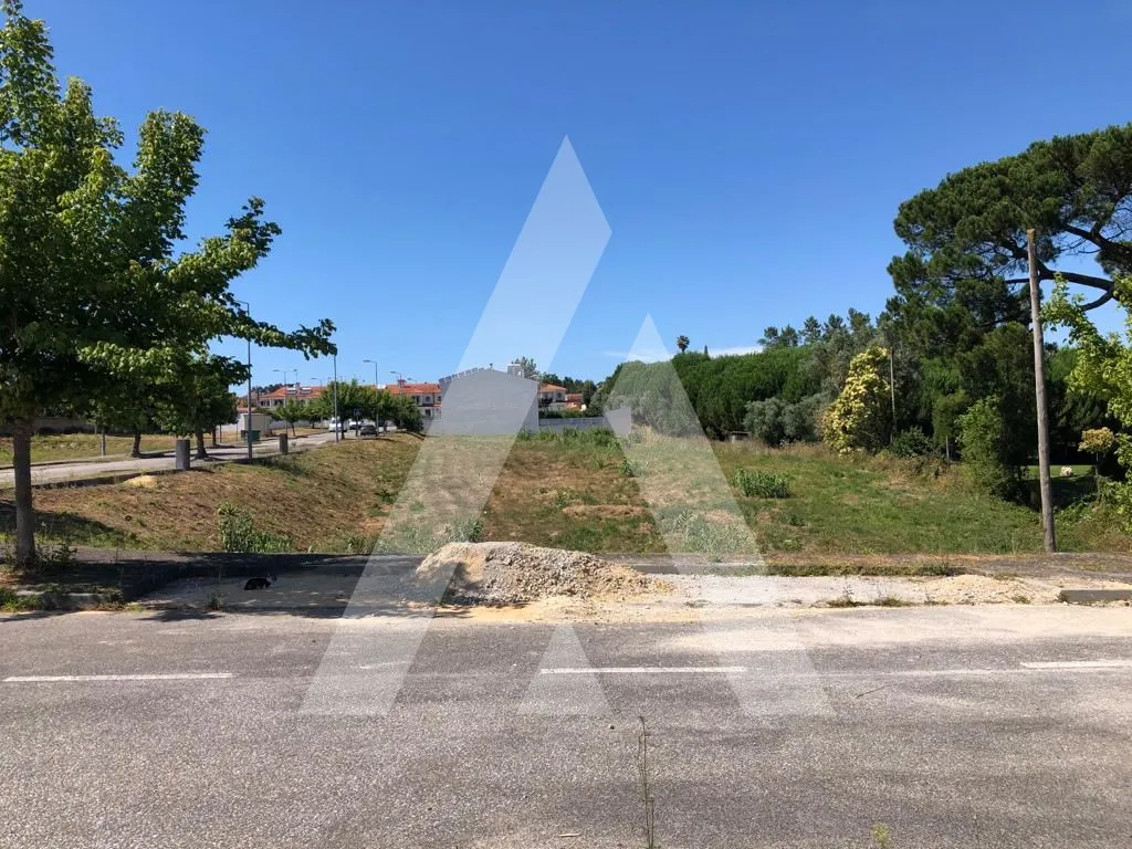Aed - Construction Plot with Three Floors in Mogofores