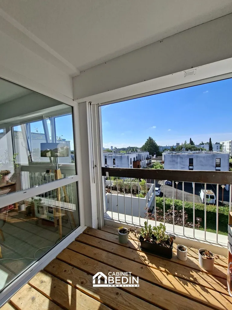 Rõdu - Bright 3-Piece Flat with South-Facing View in Le Bouscat
