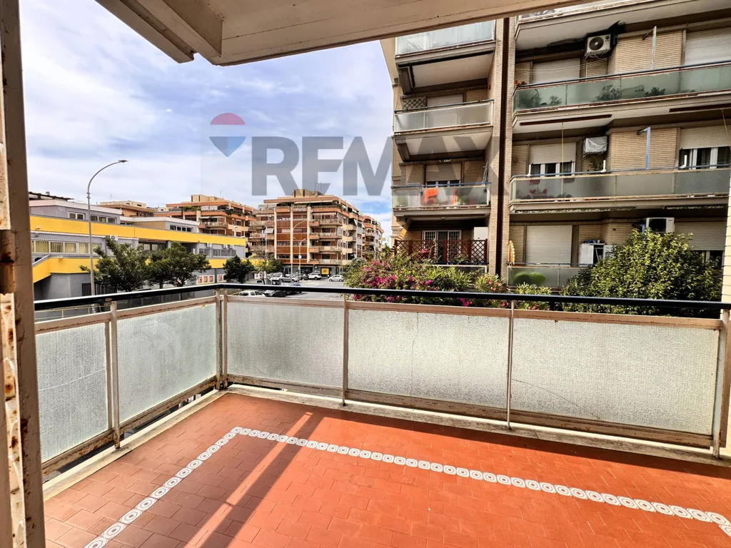 Balcone - Spacious Apartment with Parking in Ostia Ponente