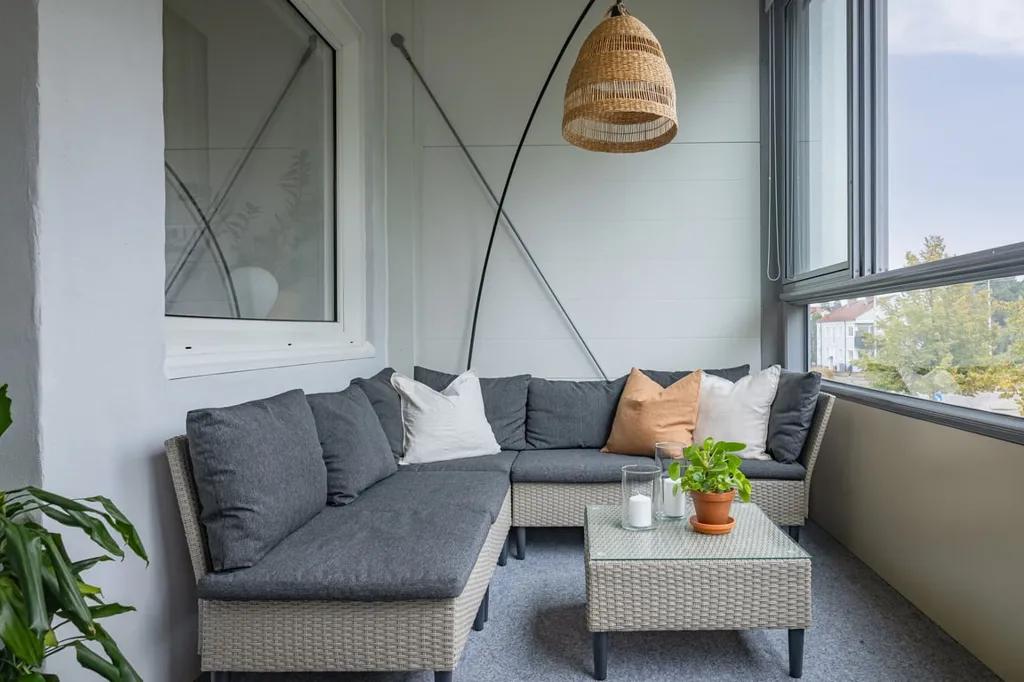 Balcon - Renovated Apartment with Large Balcony in Central Location