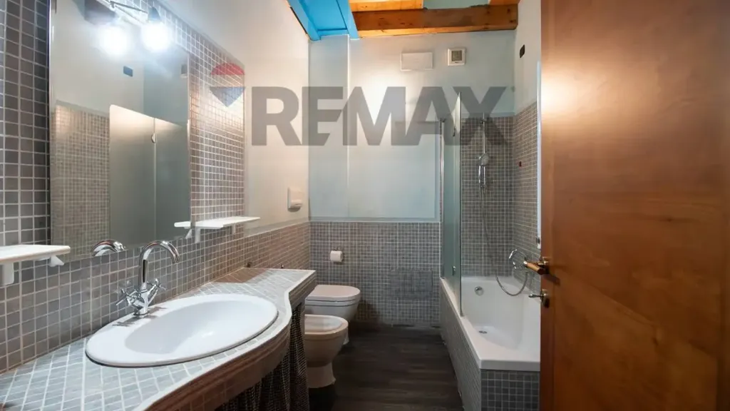 Salles de bain - Historic Apartment with Multiple Levels in Brescia