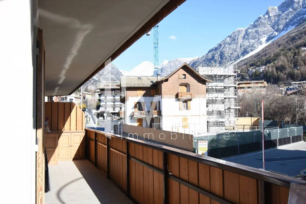 Balcon - Central Three-Bedroom Flat with Terrace in Bormio