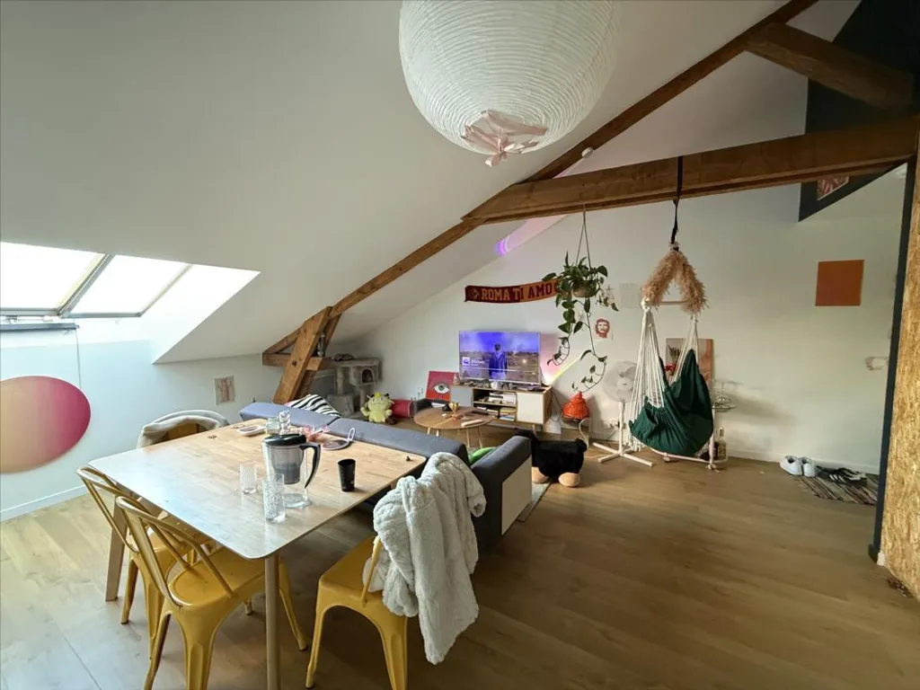 Pièces - Appartement Rénové en Dernier Étage à Nancy