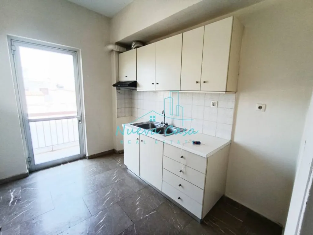 Köök - 2nd Floor Apartment with Balcony in Patras