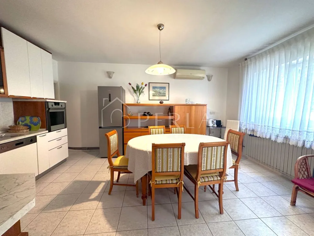 Sala da pranzo - Charming Townhouse with Garden in Nin
