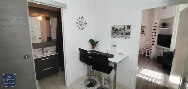 Salle à manger - Studio Meublé Rez-de-Chaussée Centre Tours