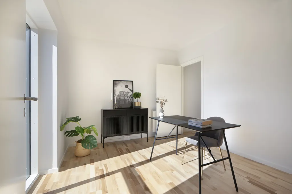 Bureau - Apartment with Balcony in Coop-Byen