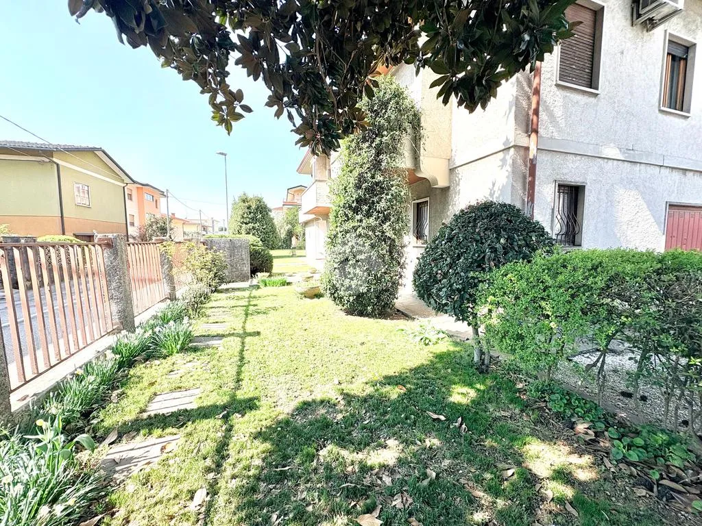Jardin - Prestigious Villa with Garden in Creazzo