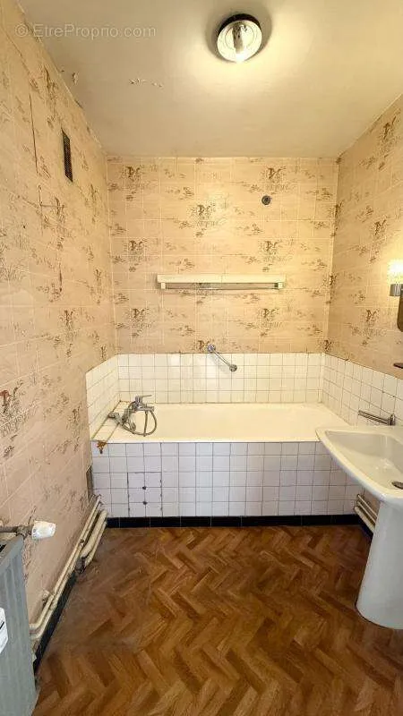 Salles de bain - Appartement Traversant avec Balcon à Nancy